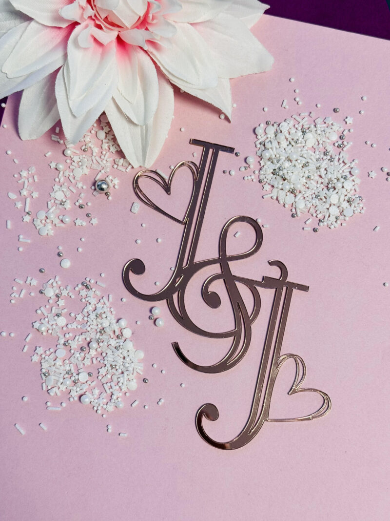 Initialen linear cake topper